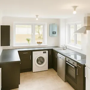 Homestay Excessivedemand, Thorne